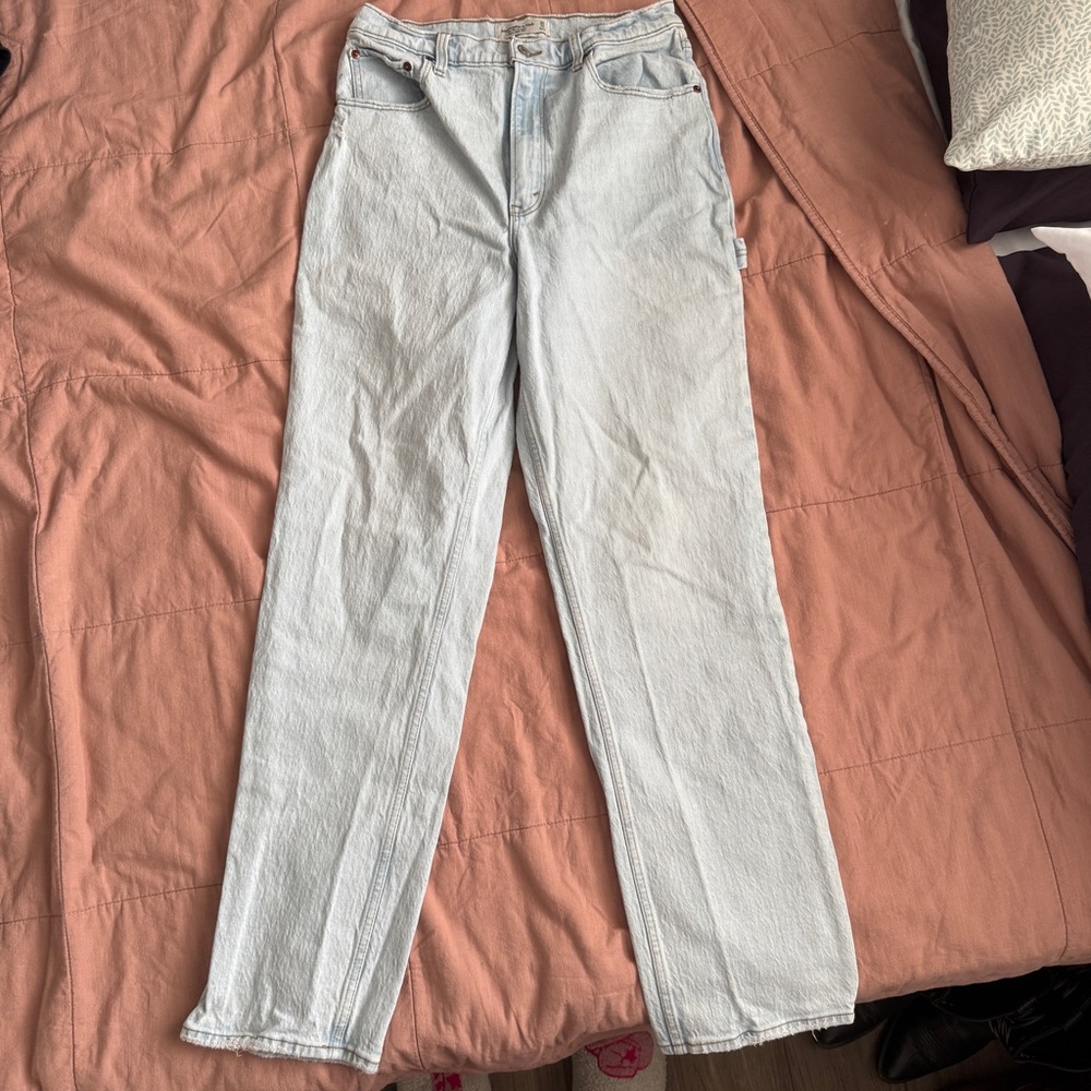 Abercrombie & Fitch | Ultra high rise 90s straight carpenter jean | 30/10L